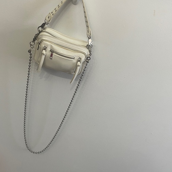 Urban outfitters White mini crossbody bag chain strap square shaped Rare - Picture 4 of 9